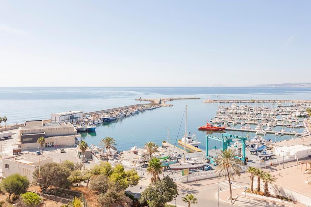 Faro Puerto Estepona Ngoại thất bức ảnh